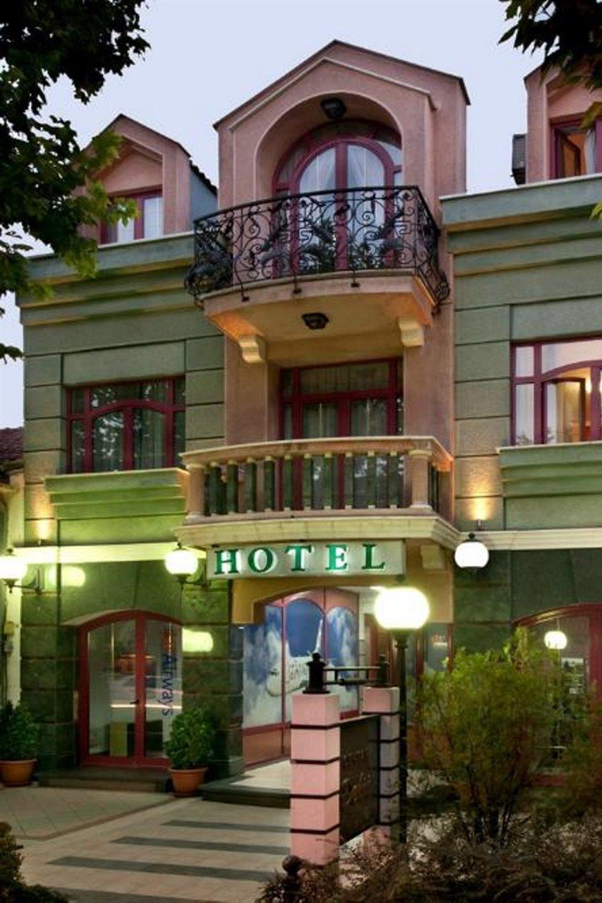 Hotel Eminent Podgorica Exterior foto